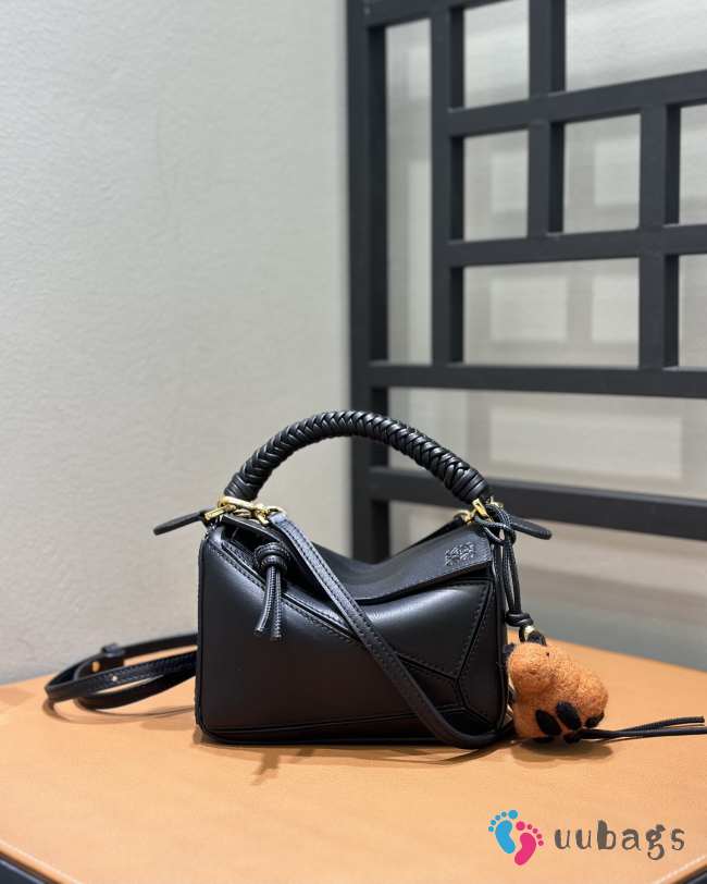Uubags Loewe mini Puzzle bag in black smooth calfskin and nappa lambskin 18x8x12.5cm - 1