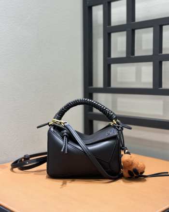 Uubags Loewe mini Puzzle bag in black smooth calfskin and nappa lambskin 18x8x12.5cm