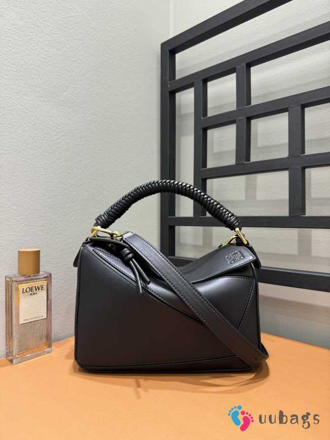 Uubags Loewe small Puzzle bag in black smooth calfskin and nappa lambskin 24x10x14cm - 1