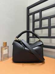 Uubags Loewe small Puzzle bag in black smooth calfskin and nappa lambskin 24x10x14cm - 1