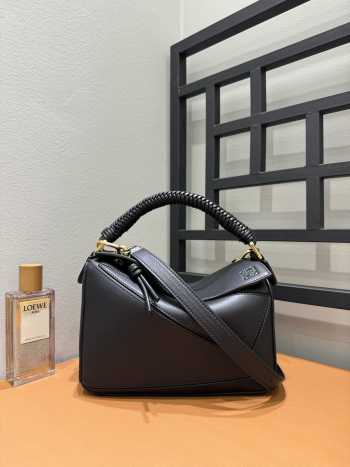 Uubags Loewe small Puzzle bag in black smooth calfskin and nappa lambskin 24x10x14cm