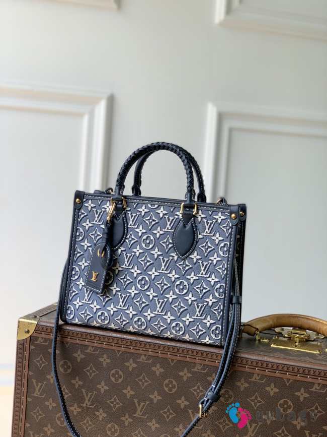 Uubags Louis Vuitton M2A097 OnTheGo PM Bag Monogram Emblème Monogram Bleu 25x19x11.5cm - 1