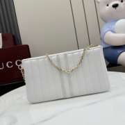 Uubags Gucci GG Marmont pouch with strap in white suede trim 26x13x1.5cm - 3