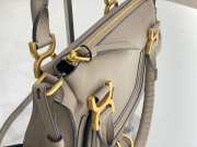 Uubags Chloe small Marcie bag in light gray grained leather 30x23x10cm - 4