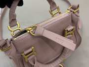 Uubags Chloe mini Marcie bag in pink baby grained leather 21x16x8cm - 2