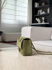 Uubags Chanel Mini flap bag in suede calfskin & gold-tone metal green 13x20x6cm - 2