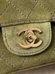 Uubags Chanel Mini flap bag in suede calfskin & gold-tone metal green 13x20x6cm - 6