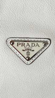 Uubags Prada Karin medium antiqued leather tote bag in chalk white 32x17.5x10.5cm - 3