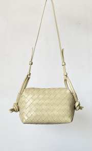 Uubags Bottega Veneta Medium Loop Camera Bag In Light Butter 19x12x9cm - 1