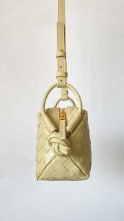 Uubags Bottega Veneta Medium Loop Camera Bag In Light Butter 19x12x9cm - 2