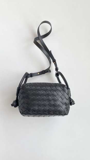 Uubags Bottega Veneta Medium Loop Camera Bag In Black 19x12x9cm