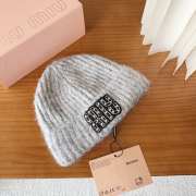 Uubags Miu Miu beanie with logo in light grey - 2