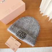 Uubags Miu Miu beanie with logo in gray - 4