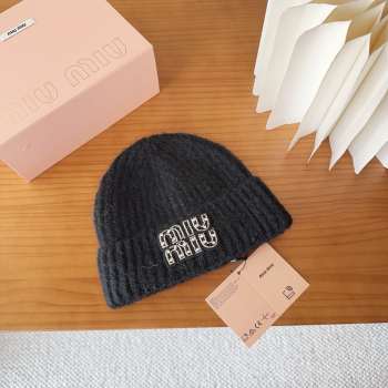 Uubags Miu Miu beanie with logo in black