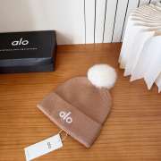 Uubags Alo Beige Ribbed Knit Beanie with Faux Fur Pom-Pom - 5