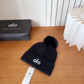 Uubags Alo Black Ribbed Knit Beanie with Faux Fur Pom-Pom