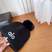 Uubags Alo Black Ribbed Knit Beanie with Faux Fur Pom-Pom - 5