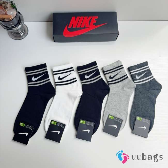 Uubags Nike Swoosh Stripe Socks Set - 1