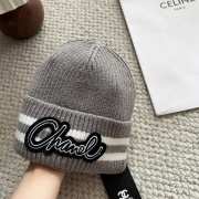 Uubags Chanel knit beanie hat with logo in grey - 6