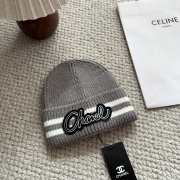 Uubags Chanel knit beanie hat with logo in grey - 4