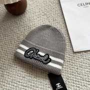Uubags Chanel knit beanie hat with logo in grey - 5
