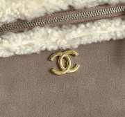 Uubags Chanel Vanity Case with Top Handle in Beige Shearling Sheepskin & Gold-Tone Metal 17x19.5x5.5cm - 4