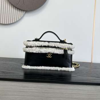 Uubags Chanel Vanity Case with Top Handle in Black Shearling Sheepskin & Gold-Tone Metal 17x19.5x5.5cm