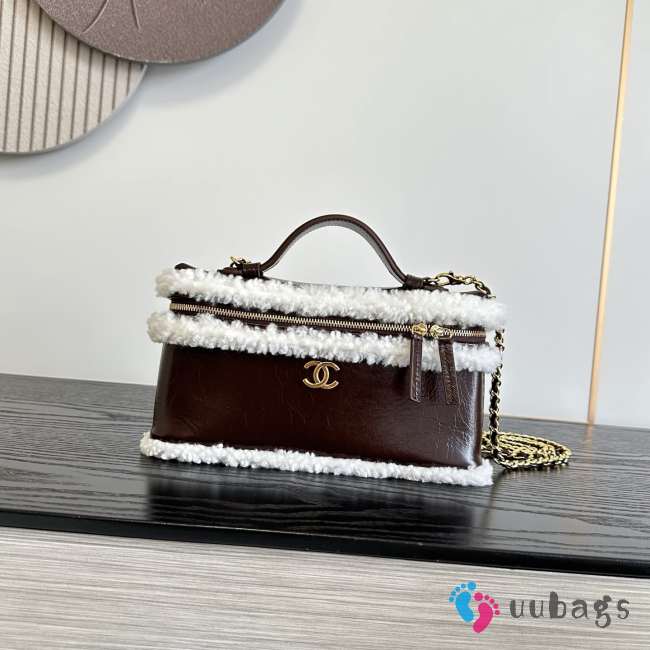 Uubags Chanel Vanity Case with Top Handle in Dark Brown Shearling Sheepskin & Gold-Tone Metal 17x19.5x5.5cm - 1