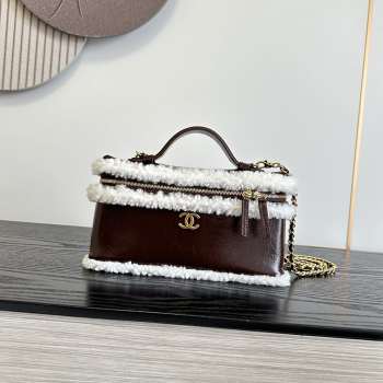 Uubags Chanel Vanity Case with Top Handle in Dark Brown Shearling Sheepskin & Gold-Tone Metal 17x19.5x5.5cm