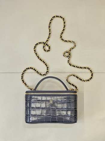 Uubags Chanel 2026 crocodile embossed vanity case in grey with chain 17cm