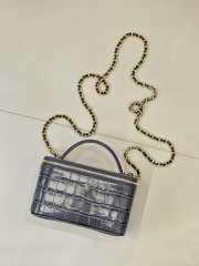 Uubags Chanel 2026 crocodile embossed vanity case in grey with chain 17cm - 5
