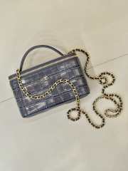 Uubags Chanel 2026 crocodile embossed vanity case in grey with chain 17cm - 3