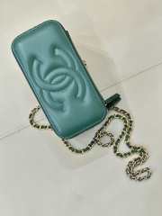 Uubags Chanel 2026 crocodile embossed vanity case in green with chain 17cm - 6