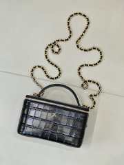 Uubags Chanel 2026 crocodile embossed vanity case in black with chain 17cm - 6
