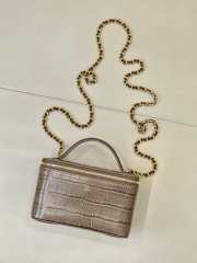 Uubags Chanel 2026 crocodile embossed vanity case in dark khaki with chain 17cm - 5