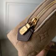 Uubags Louis Vuitton M29679 Pochette Cosmétique PM Pouch In Beige Suede Leather 19x12x6cm - 2
