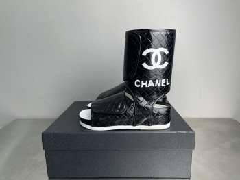 Uubags CHANEL Quilted Lambskin CC Logo High-Top Sandals in Black