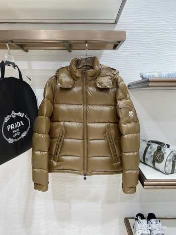 Uubags Moncler Maya Hooded Short Down Jacket In Brown