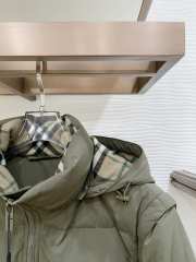 Uubags Burberry Detachable Sleeve Bideford Puffer Jacket In Khaki Green - 4
