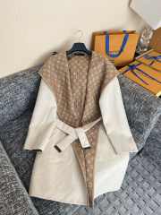 Uubags Louis Vuitton 1AKEXS Reversible Wrap Jacket White Beige/Camel Brown - 1