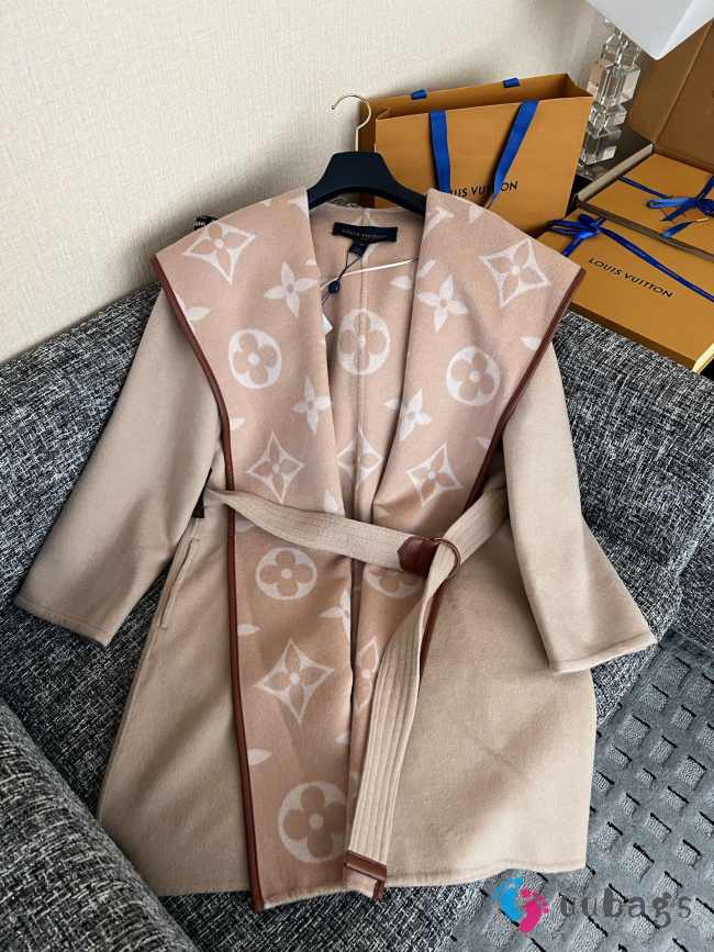 Uubags Louis Vuitton 1A99K2 Belted Double Face Hooded Wrap Coat In Camel - 1
