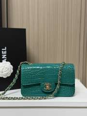 Uubags Chanel Shiny Emerald Green Alligator Small Flap Bag 20x7x15cm - 1