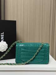 Uubags Chanel Shiny Emerald Green Alligator Small Flap Bag 20x7x15cm - 2
