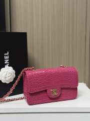 Uubags Chanel Small Crocodile Embossed Calfskin & Gold-Tone Metal In Pink 20x7x15cm - 3