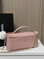 Uubags Chanel Vanity bag with shoulder strap in embossed calfskin with crocodile pattern & gold-plated alloy pink 12x25x5cm - 2
