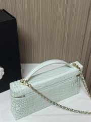Uubags Chanel Vanity bag with shoulder strap in embossed calfskin with crocodile pattern & gold-plated alloy mint green 12x25x5cm - 3