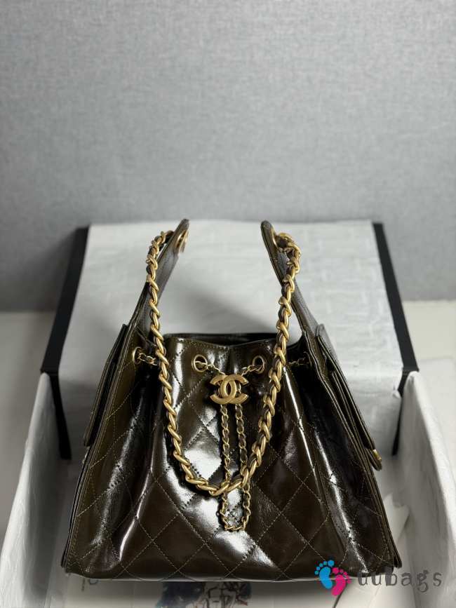 Uubags Chanel 25 Small Handbag Shiny Crumbled Calfskin & Gold Tone Metal Khaki Green 26x14x30cm - 1