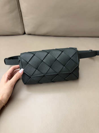 Uubags Bottega Veneta Diago belt bag in alpi green grained Intreccio leather 19x5x10cm