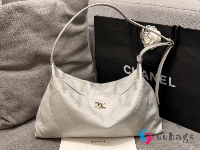 Uubags Chanel Large Hobo Bag In Grained Shiny Calfskin & Gold-Tone Metal White 28x41.5x8cm - 1