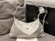 Uubags Chanel Large Hobo Bag In Grained Shiny Calfskin & Gold-Tone Metal White 28x41.5x8cm - 1